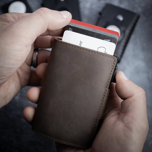 AIR-SLIDE WALLET